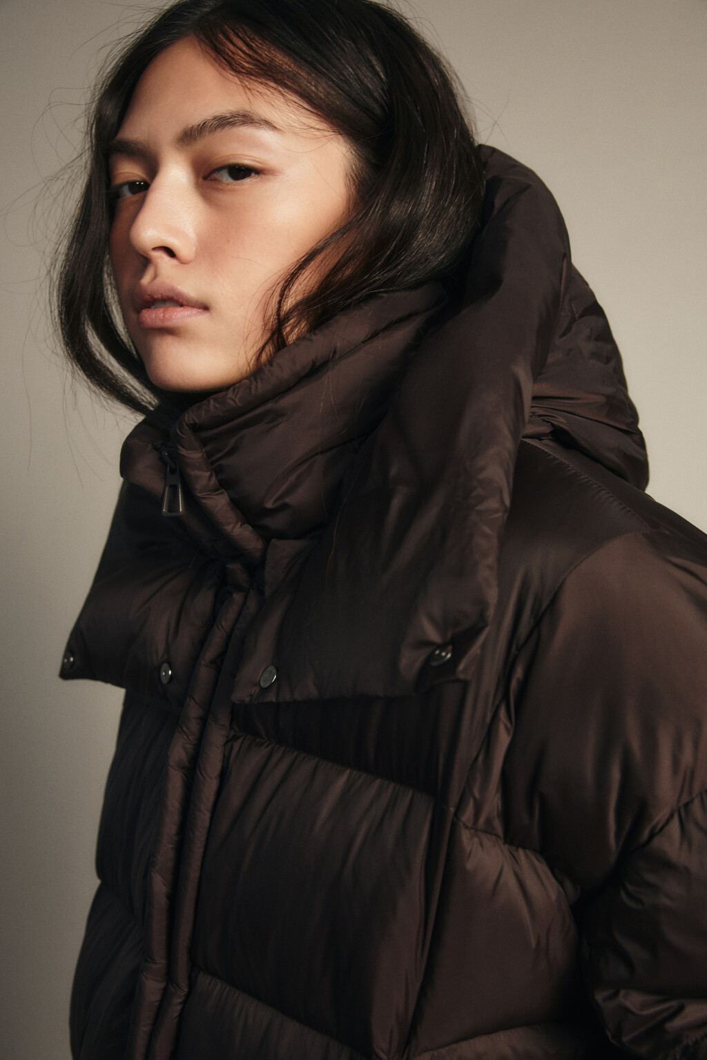 Куртка короткая стеганая с капюшоном - цвет коричневый - 10