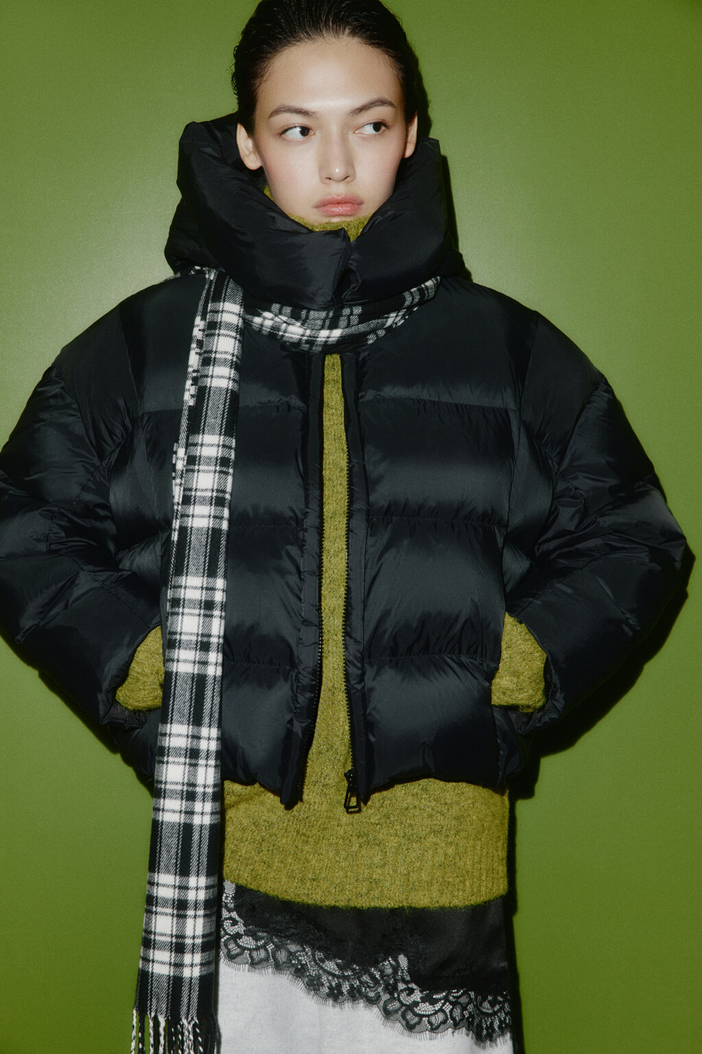 Куртка короткая стеганая с капюшоном - цвет черный - 1