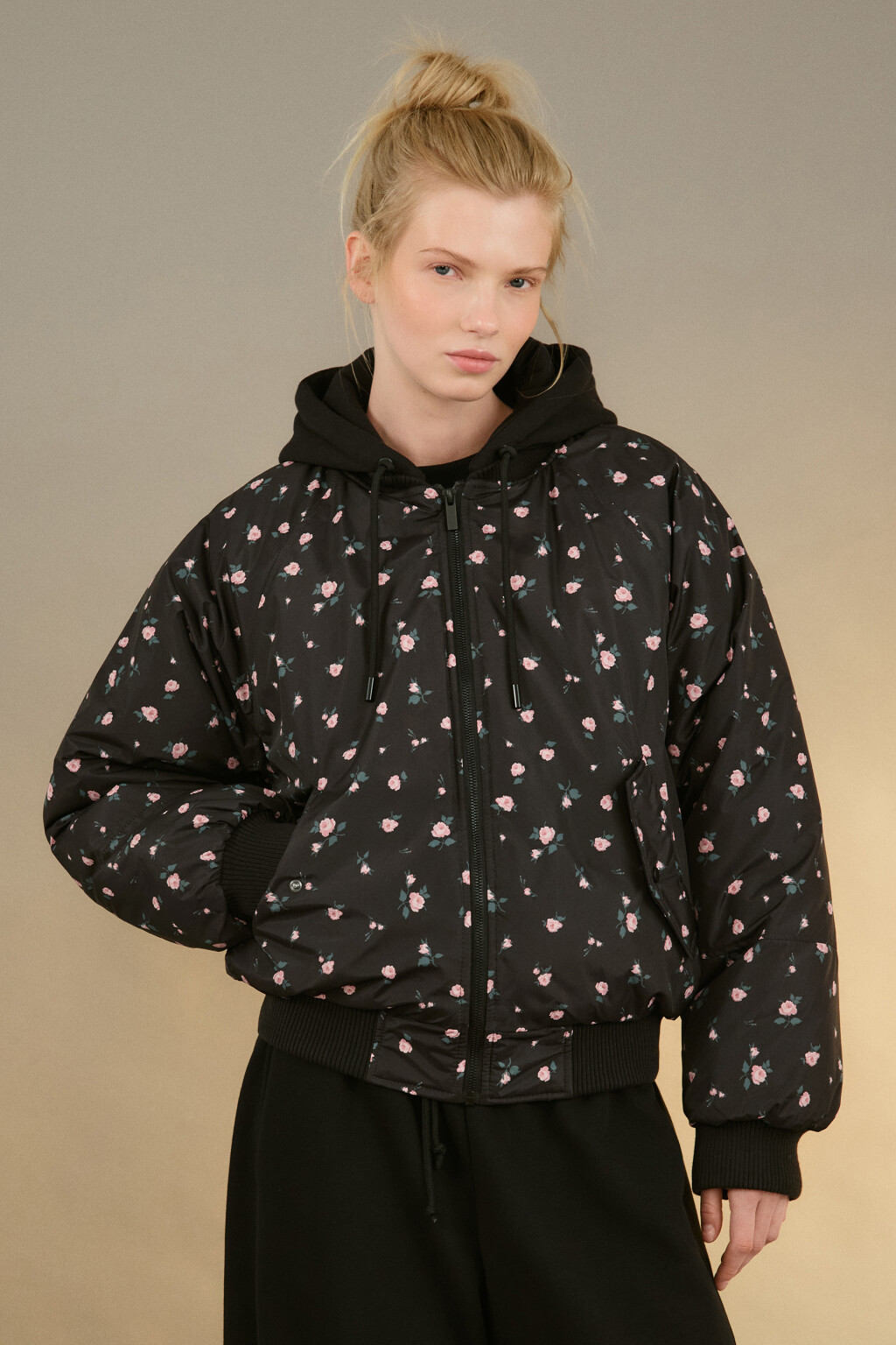 Куртка-бомбер с трикотажным капюшоном - цвет мультиколор - 2