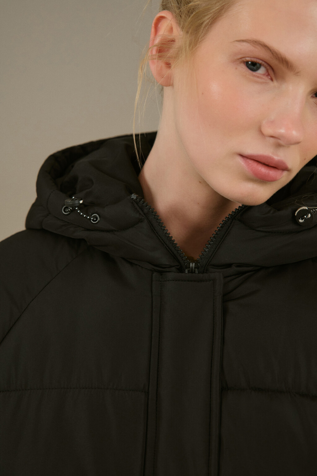 Пальто стеганое с капюшоном - цвет черный - 6