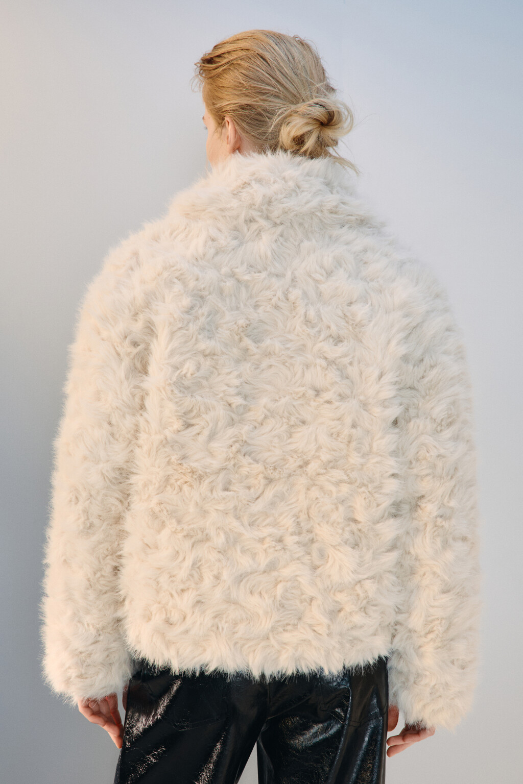 Куртка из искусственного меха - цвет молочный - 4