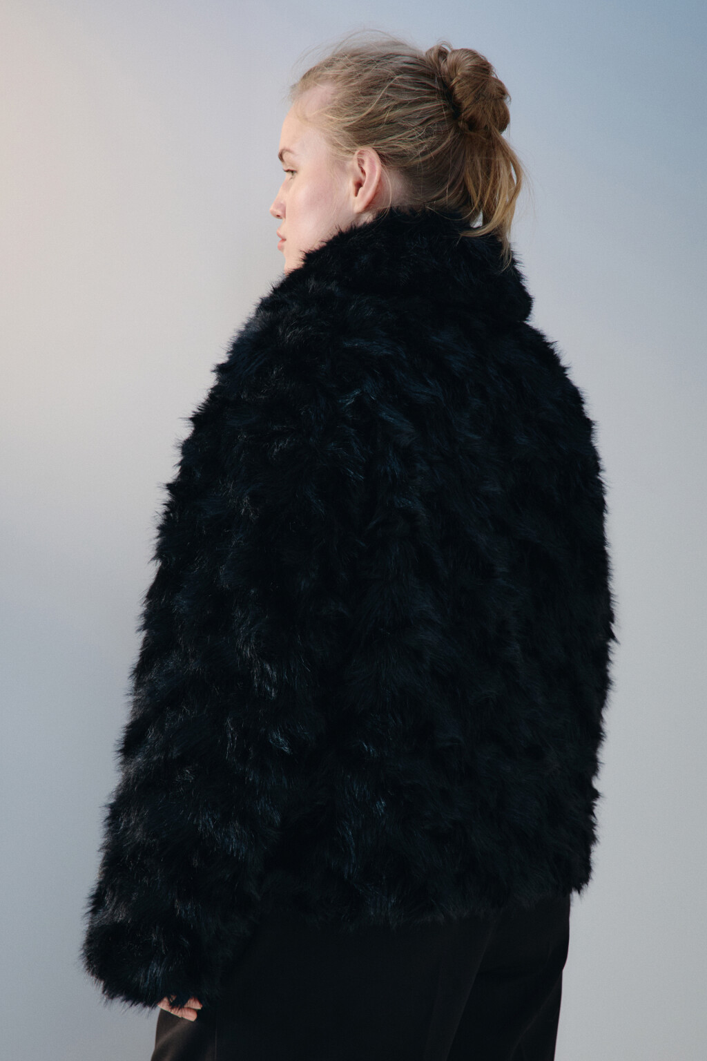 Куртка из искусственного меха - цвет черный - 3