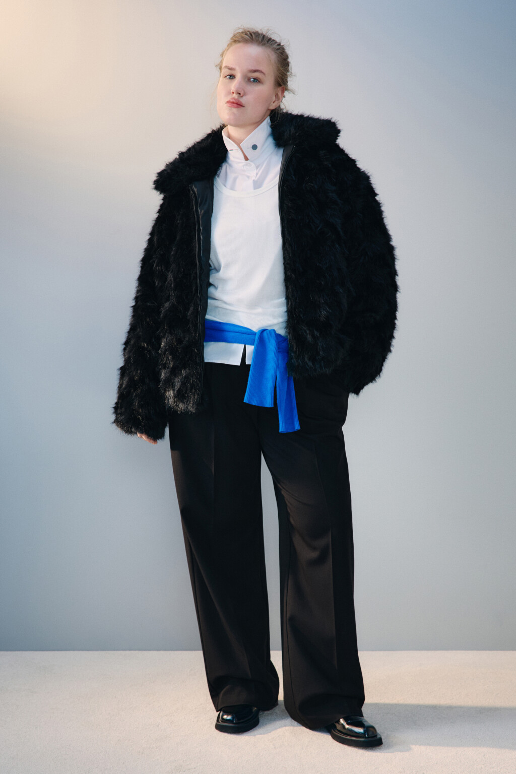 Куртка из искусственного меха - цвет черный - 4