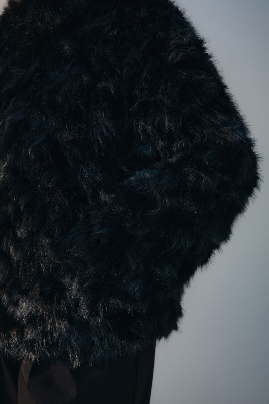 Куртка из искусственного меха - цвет черный - 6
