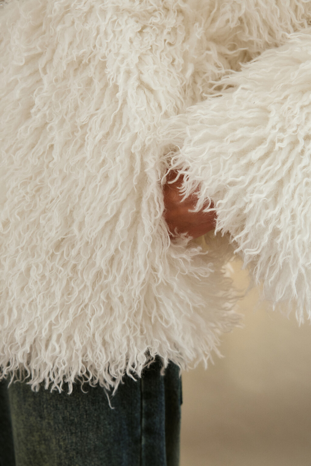 Шуба короткая с длинным ворсом - цвет молочный - 8