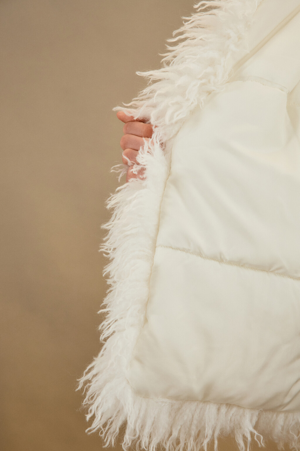 Шуба короткая с длинным ворсом - цвет молочный - 9
