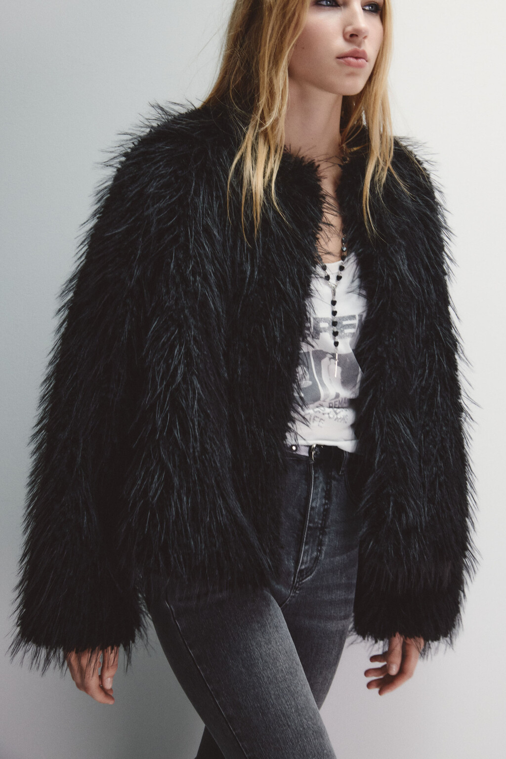 Шуба короткая с длинным ворсом - цвет черный - 1