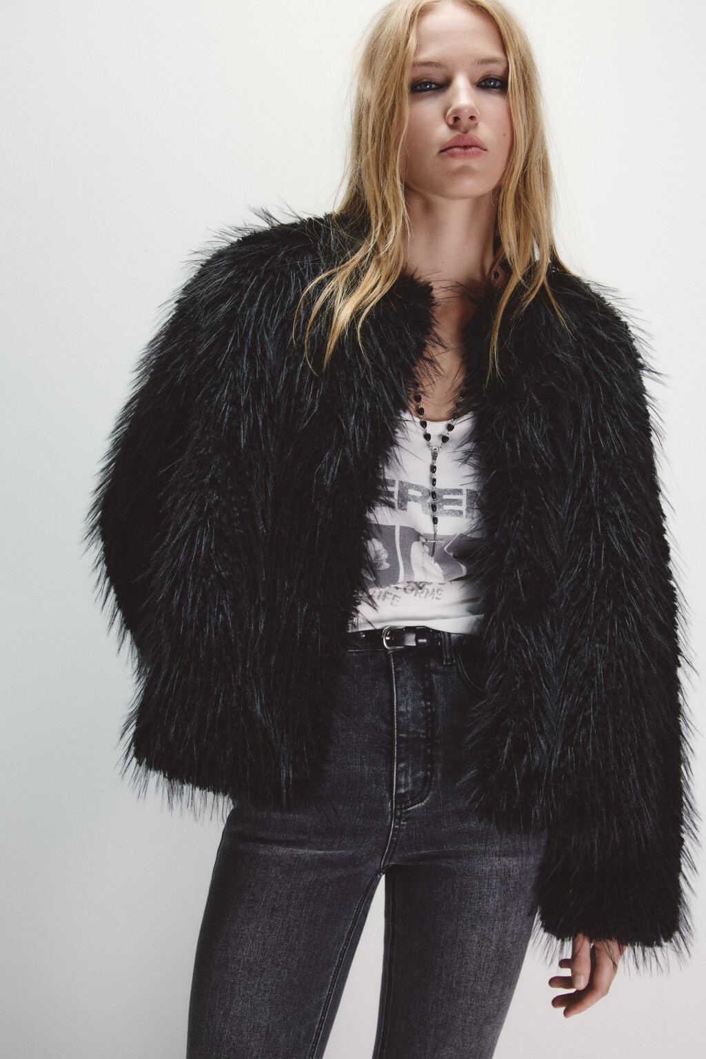 Шуба короткая с длинным ворсом - цвет черный - 2