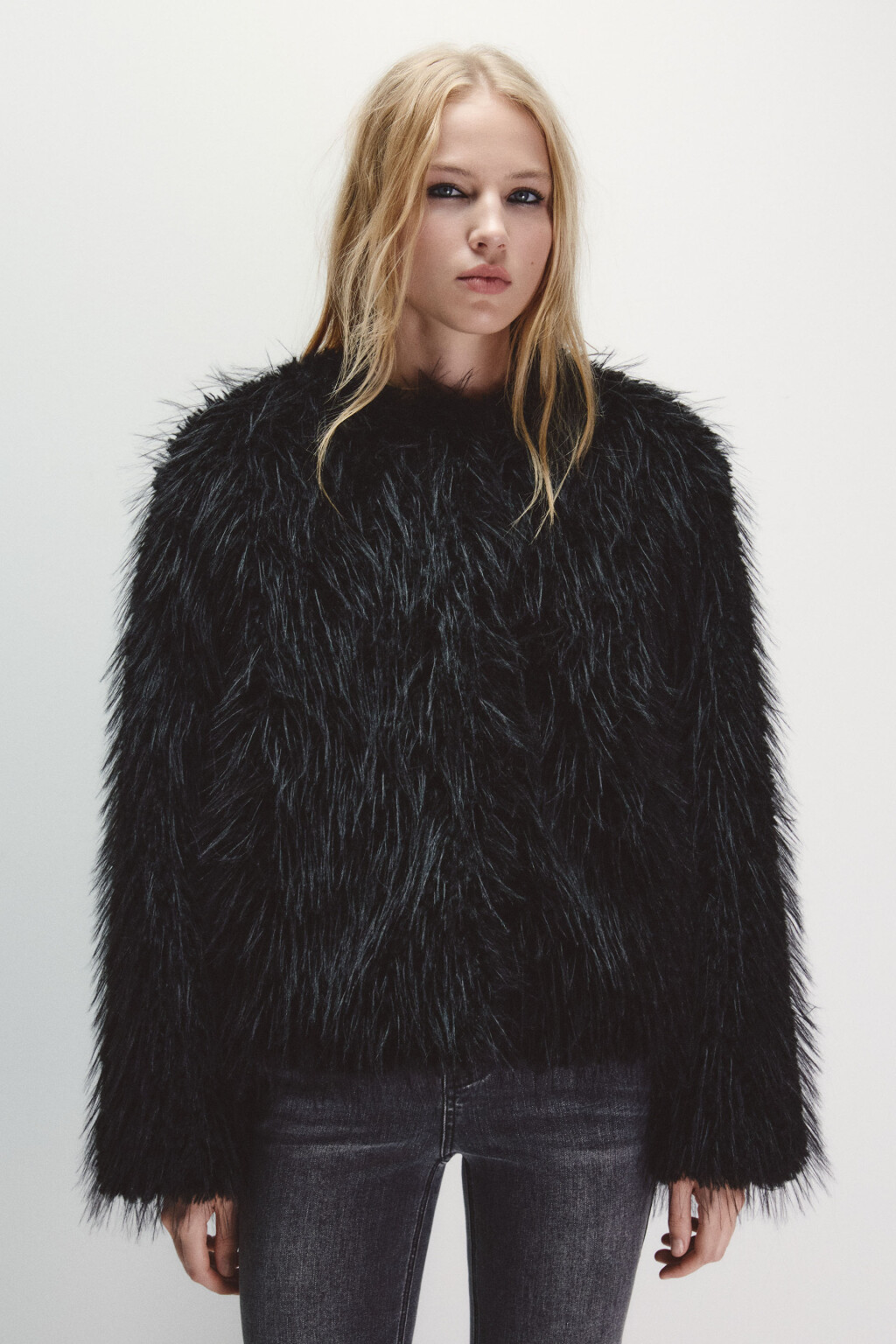 Шуба короткая с длинным ворсом - цвет черный - 3