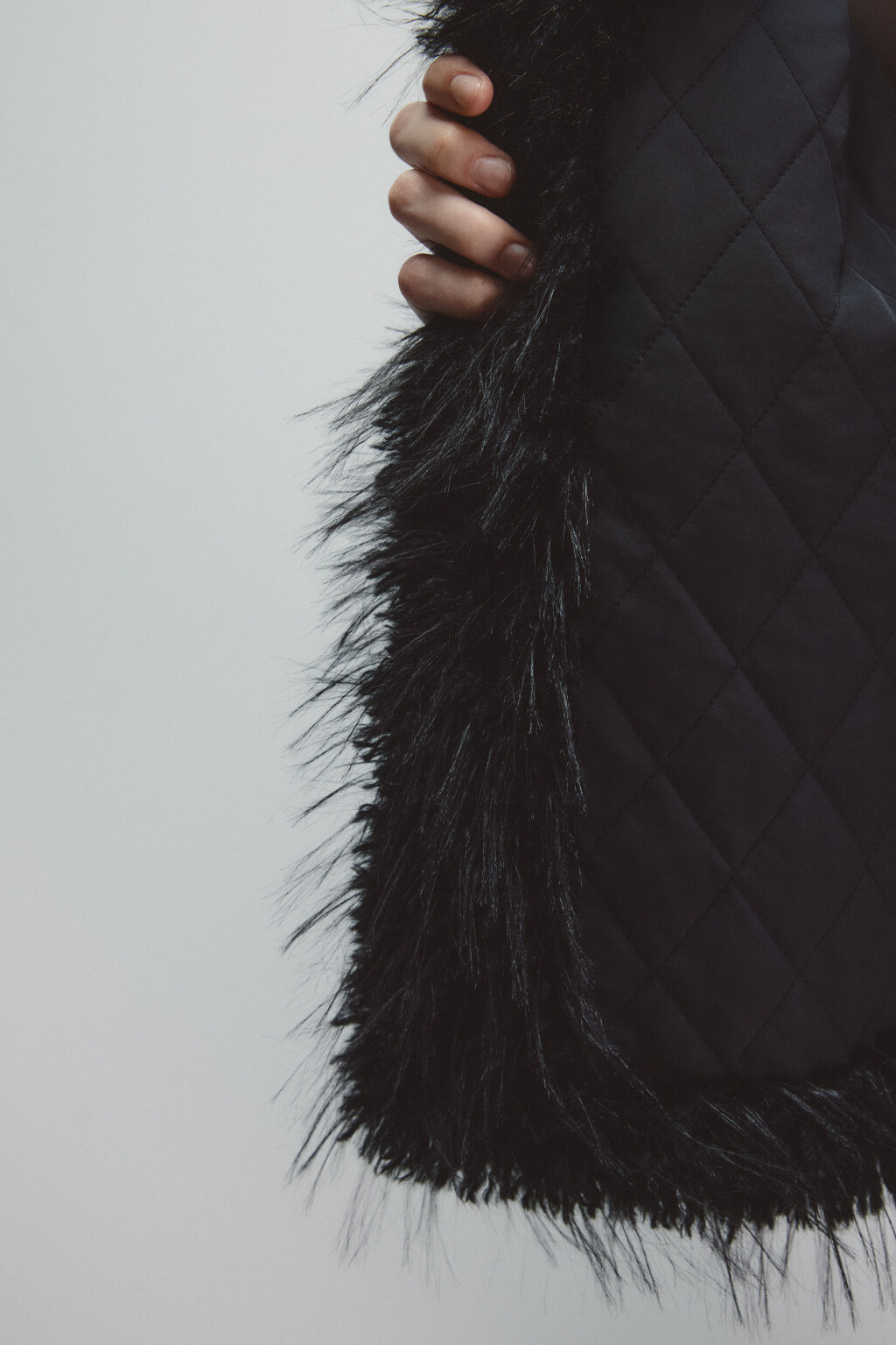 Шуба короткая с длинным ворсом - цвет черный - 8