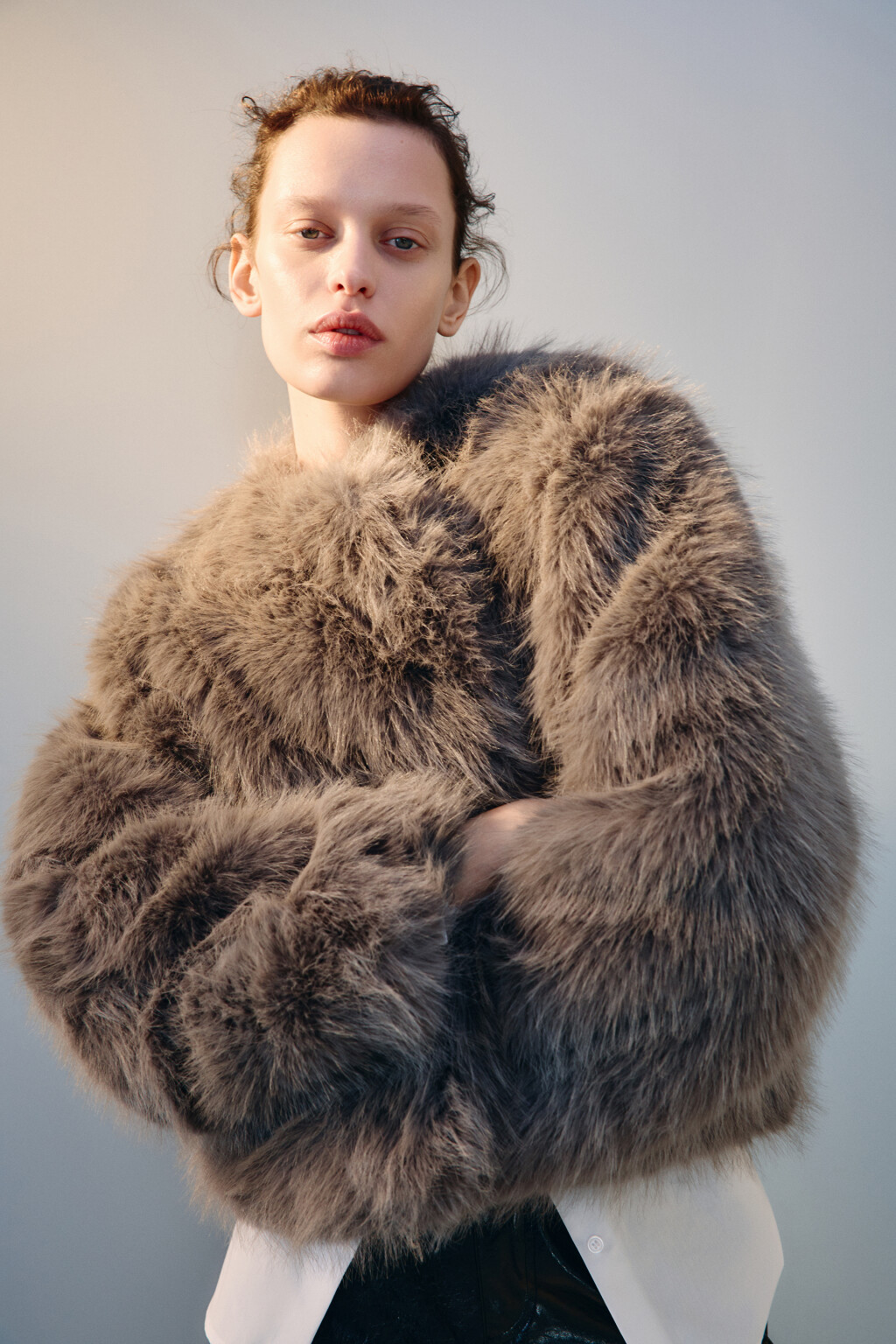 Шуба короткая с длинным ворсом - цвет серый - 1