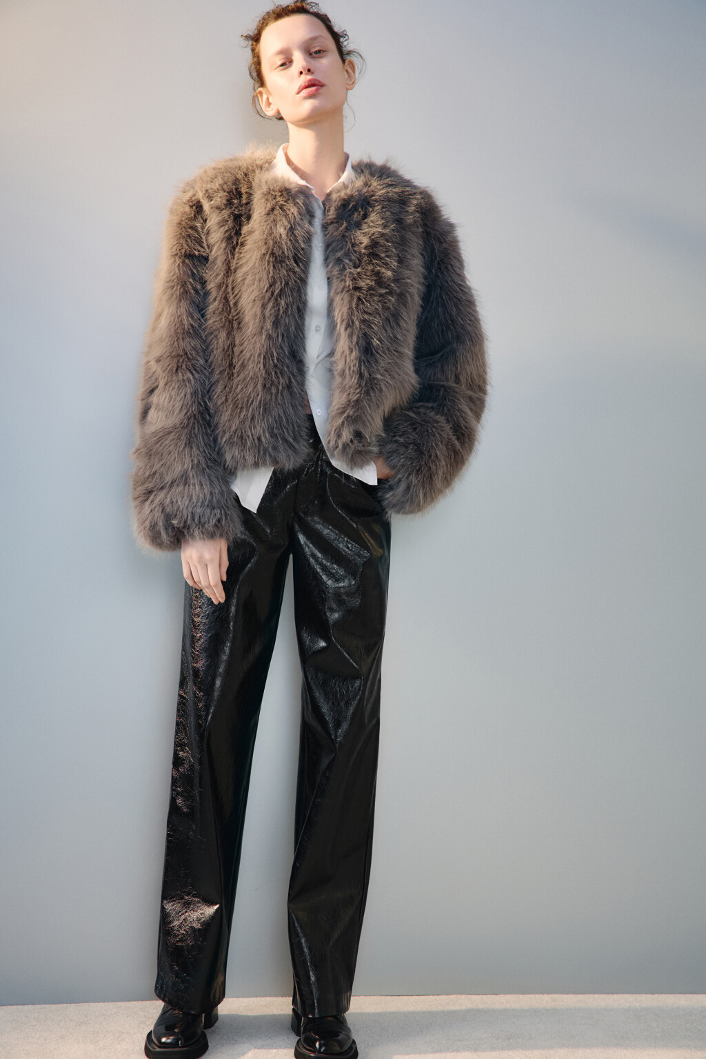 Шуба короткая с длинным ворсом - цвет серый - 2