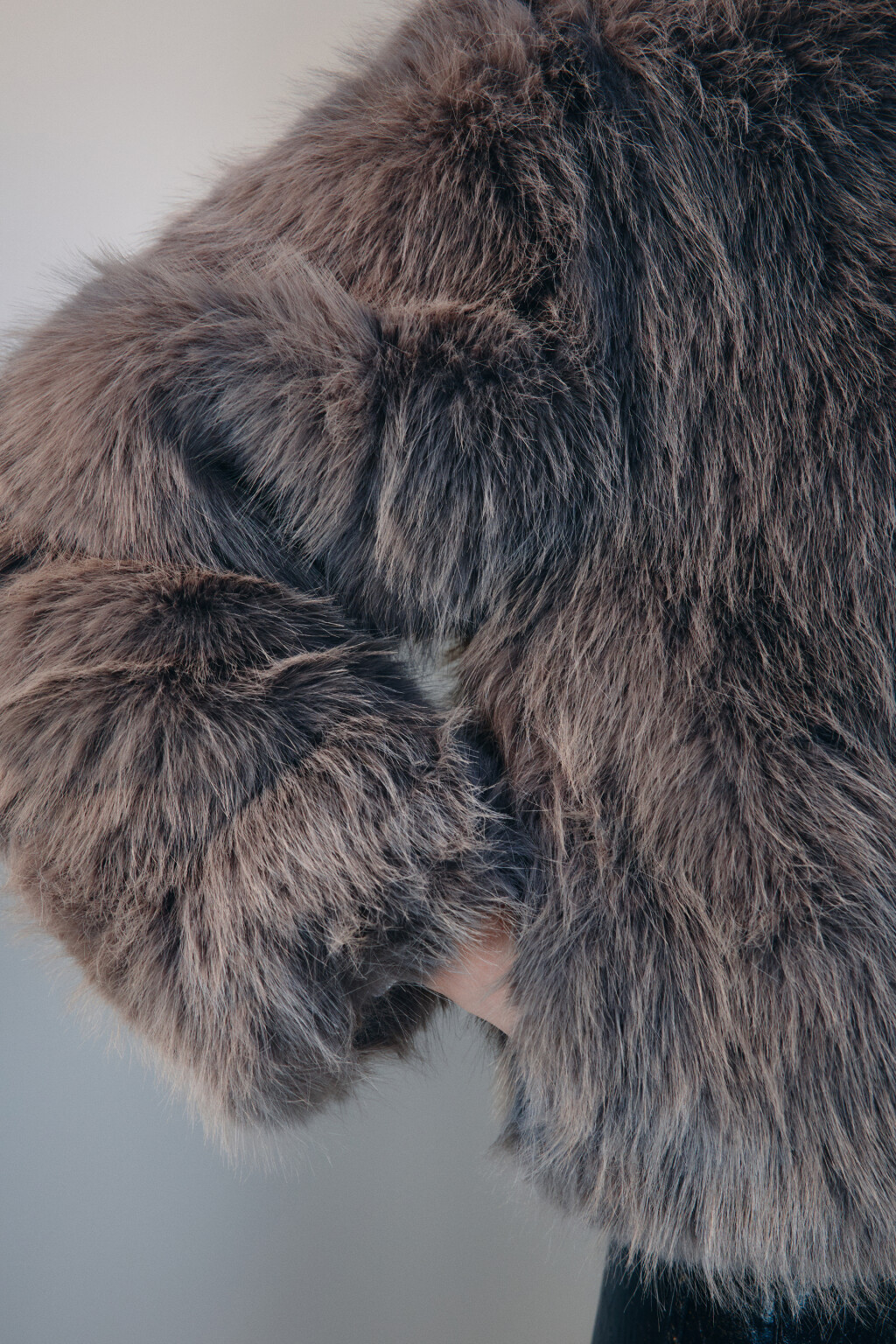 Шуба короткая с длинным ворсом - цвет серый - 7