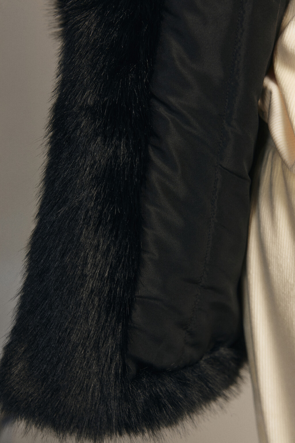 Шуба короткая с длинным ворсом - цвет черный - 8