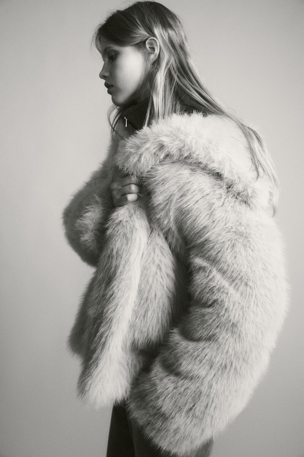 Шуба короткая с длинным ворсом - цвет бежевый - 2