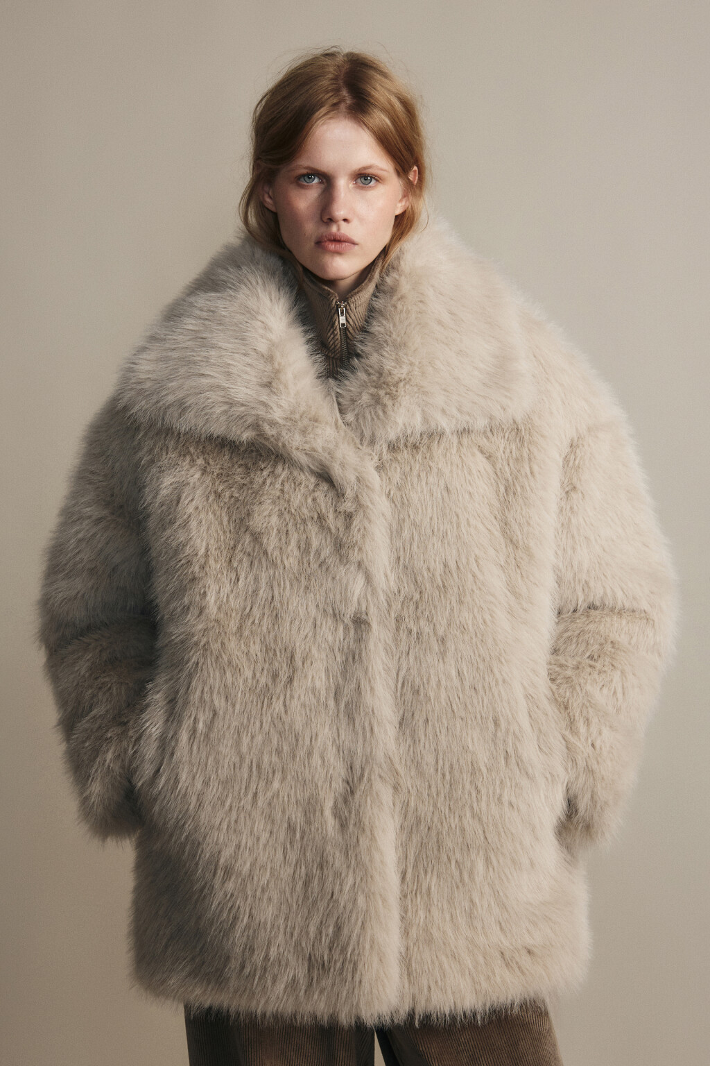 Шуба короткая с длинным ворсом - цвет бежевый - 3