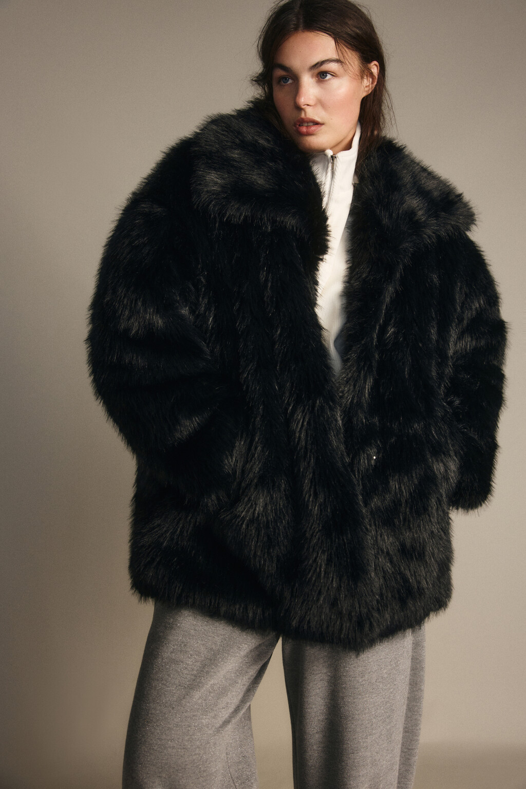 Шуба короткая с длинным ворсом - цвет черный - 2