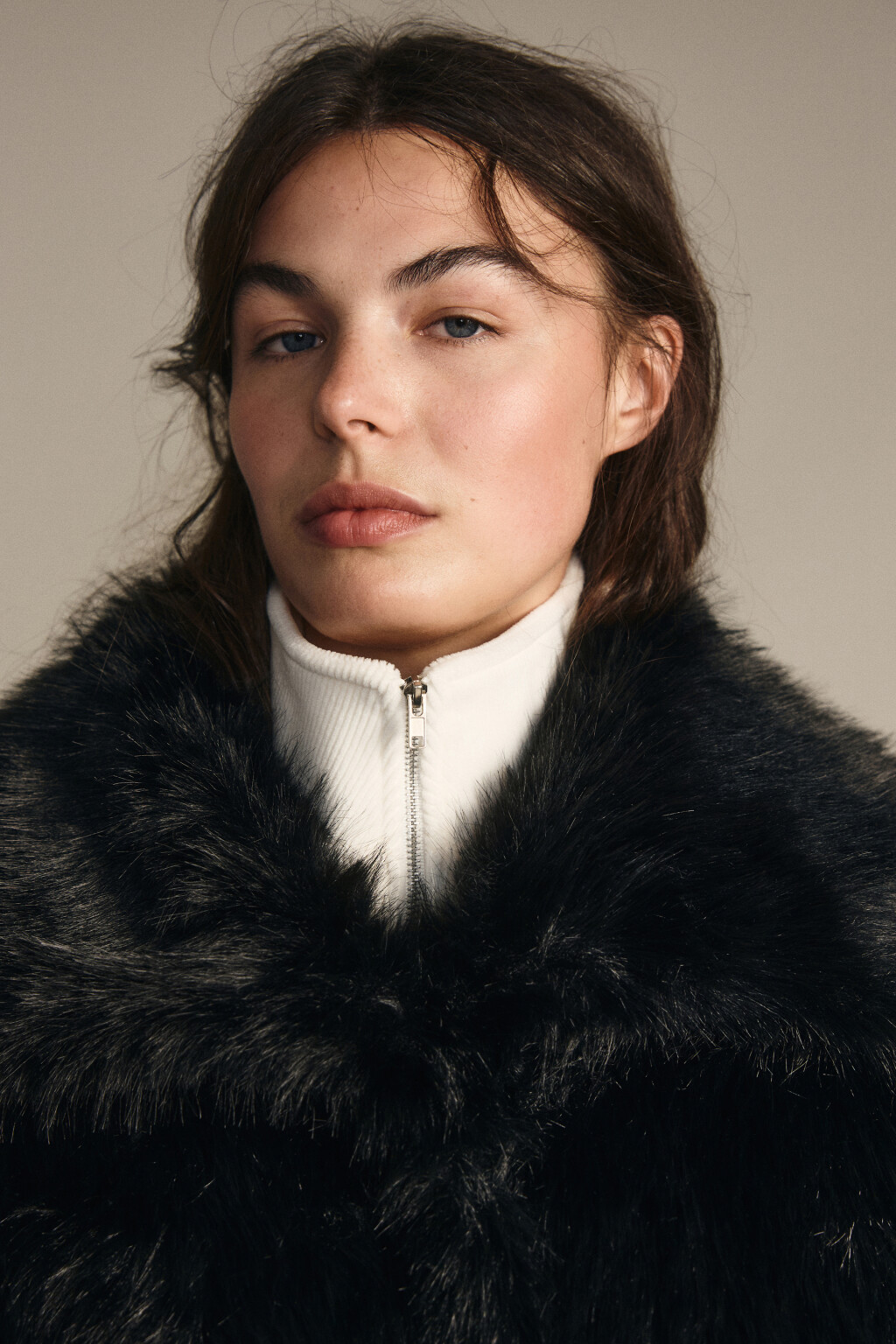 Шуба короткая с длинным ворсом - цвет черный - 6