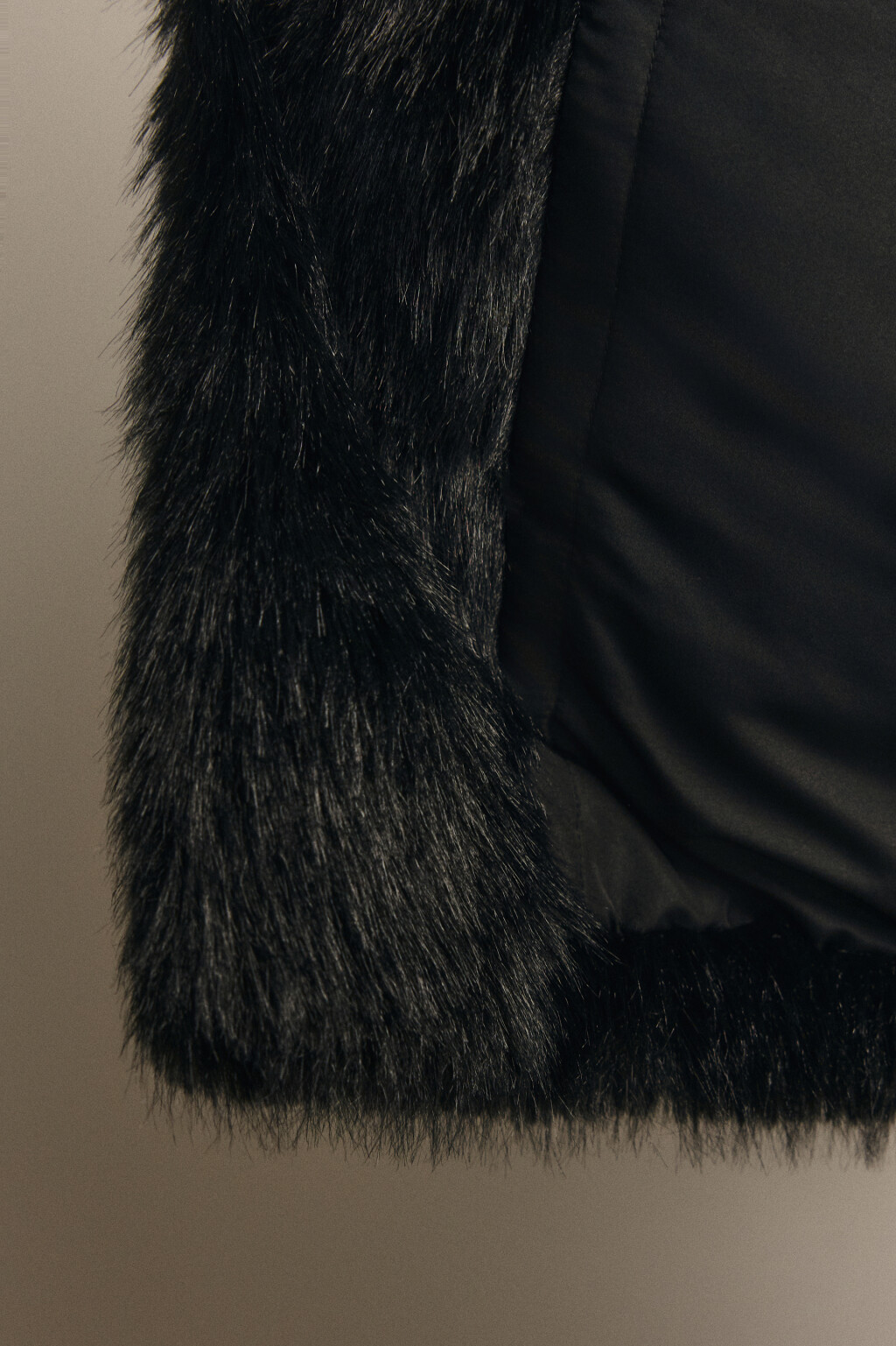 Шуба короткая с длинным ворсом - цвет черный - 8