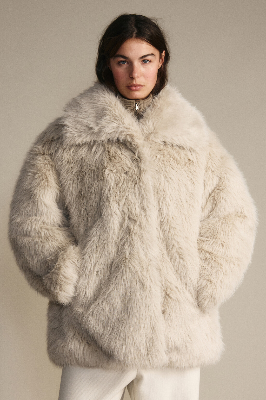 Шуба короткая с длинным ворсом - цвет бежевый - 2