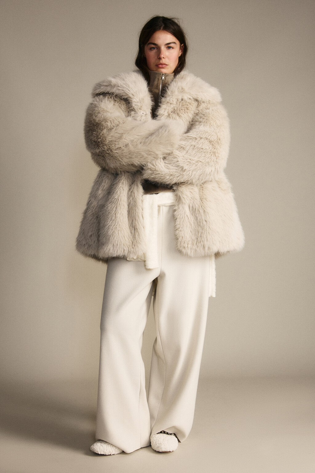 Шуба короткая с длинным ворсом - цвет бежевый - 4