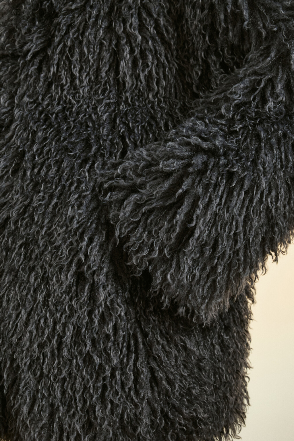 Шуба утепленная с длинным ворсом - цвет серый - 7