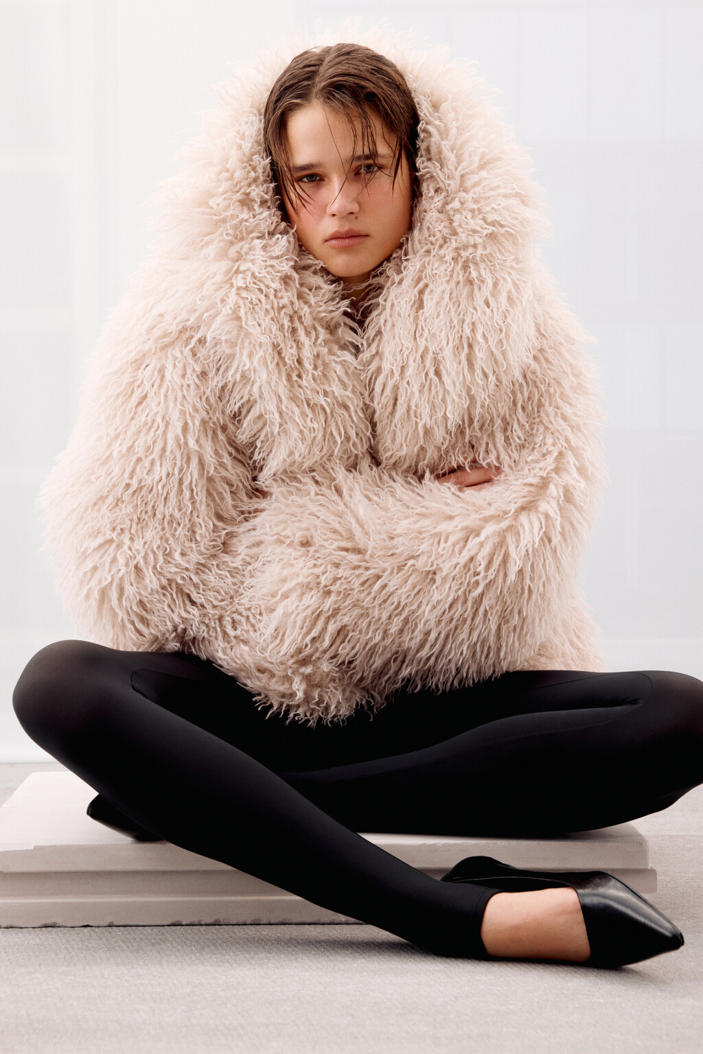 Шуба утепленная с длинным ворсом - цвет бежевый - 1