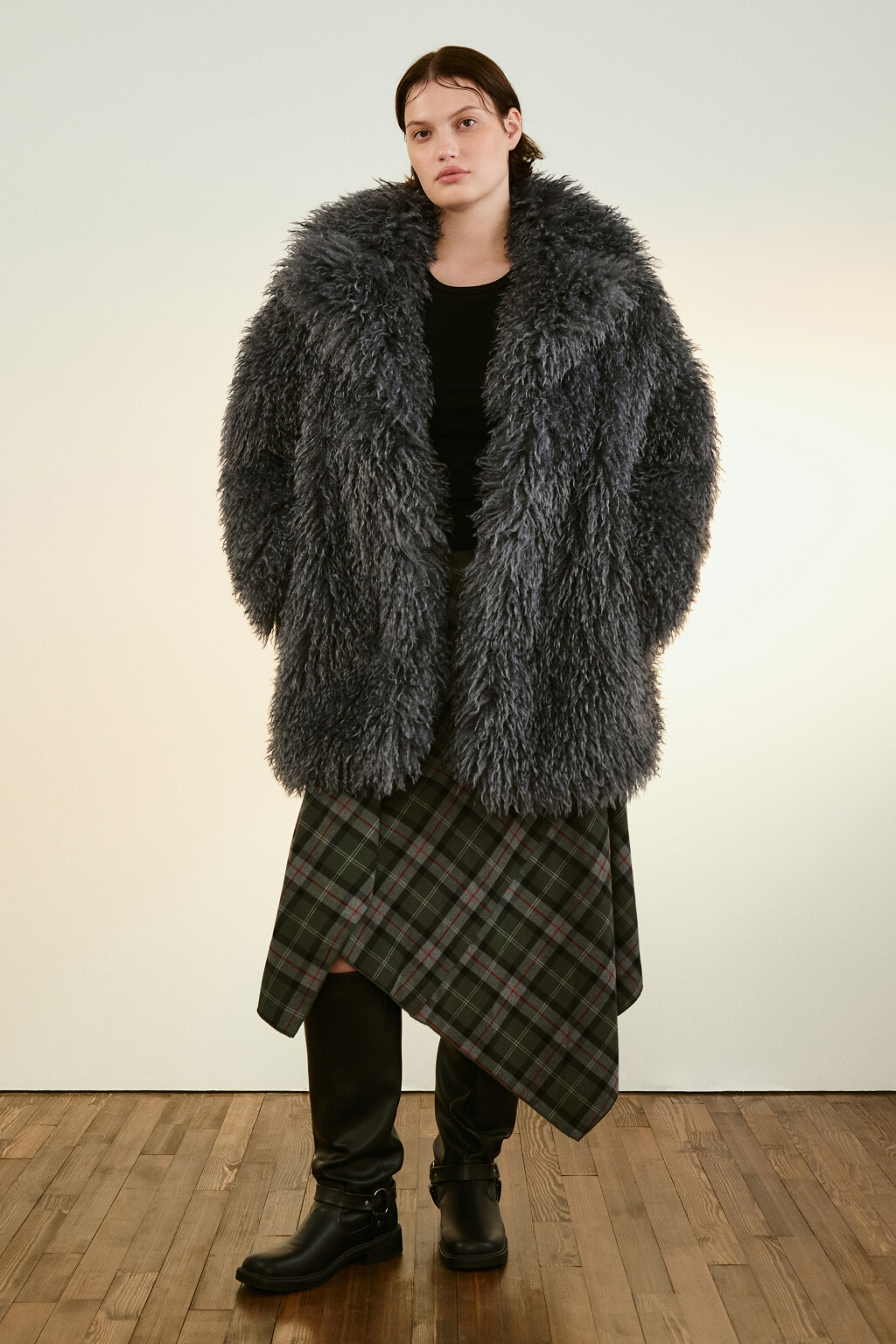 Шуба утепленная с длинным ворсом - цвет серый - 5