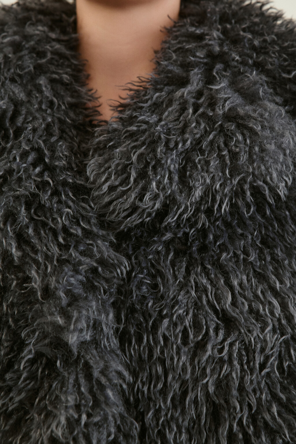 Шуба утепленная с длинным ворсом - цвет серый - 6