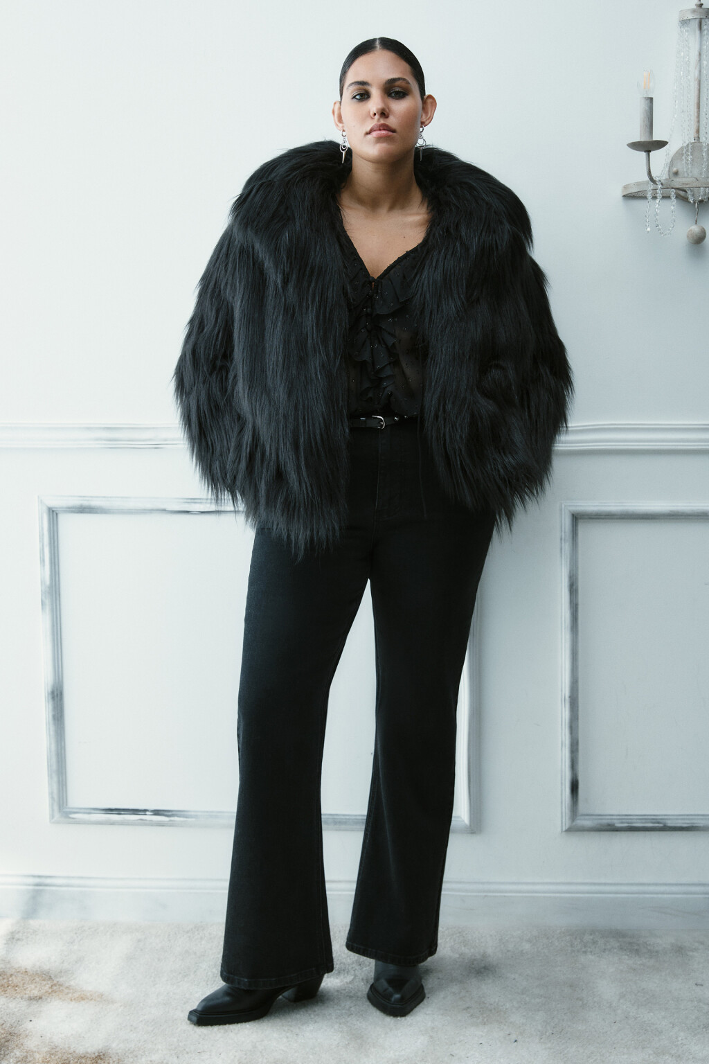 Шуба короткая из искусственного меха - цвет черный - 4