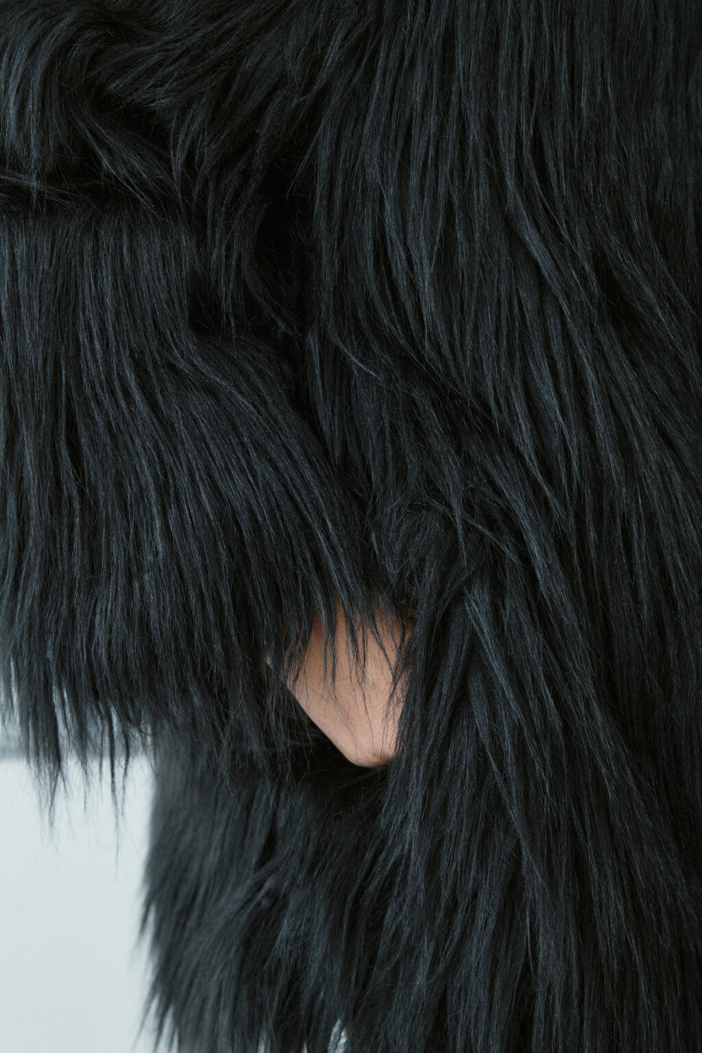 Шуба короткая из искусственного меха - цвет черный - 6