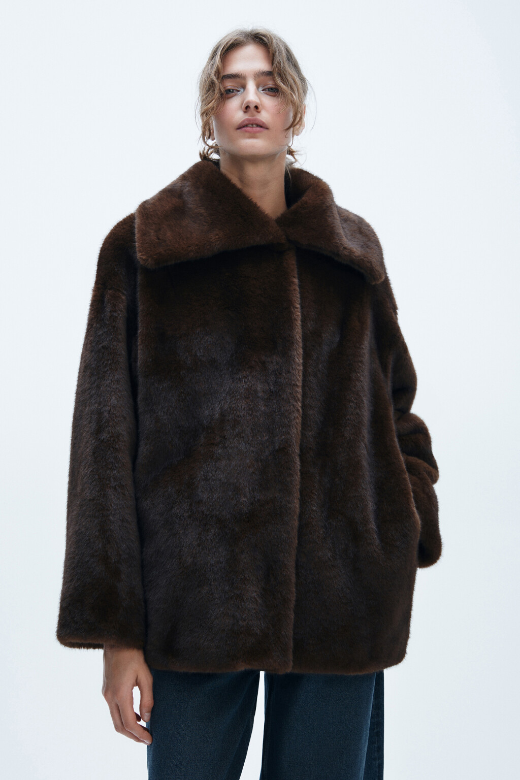 Шуба короткая с норковой фактурой - цвет коричневый - 2