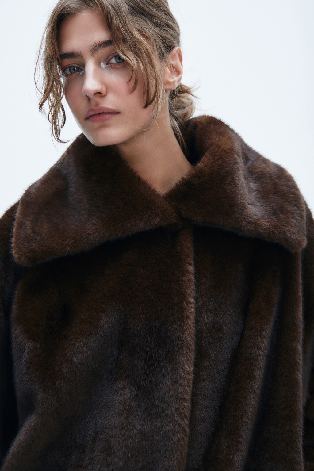 Шуба короткая с норковой фактурой - цвет коричневый - 5