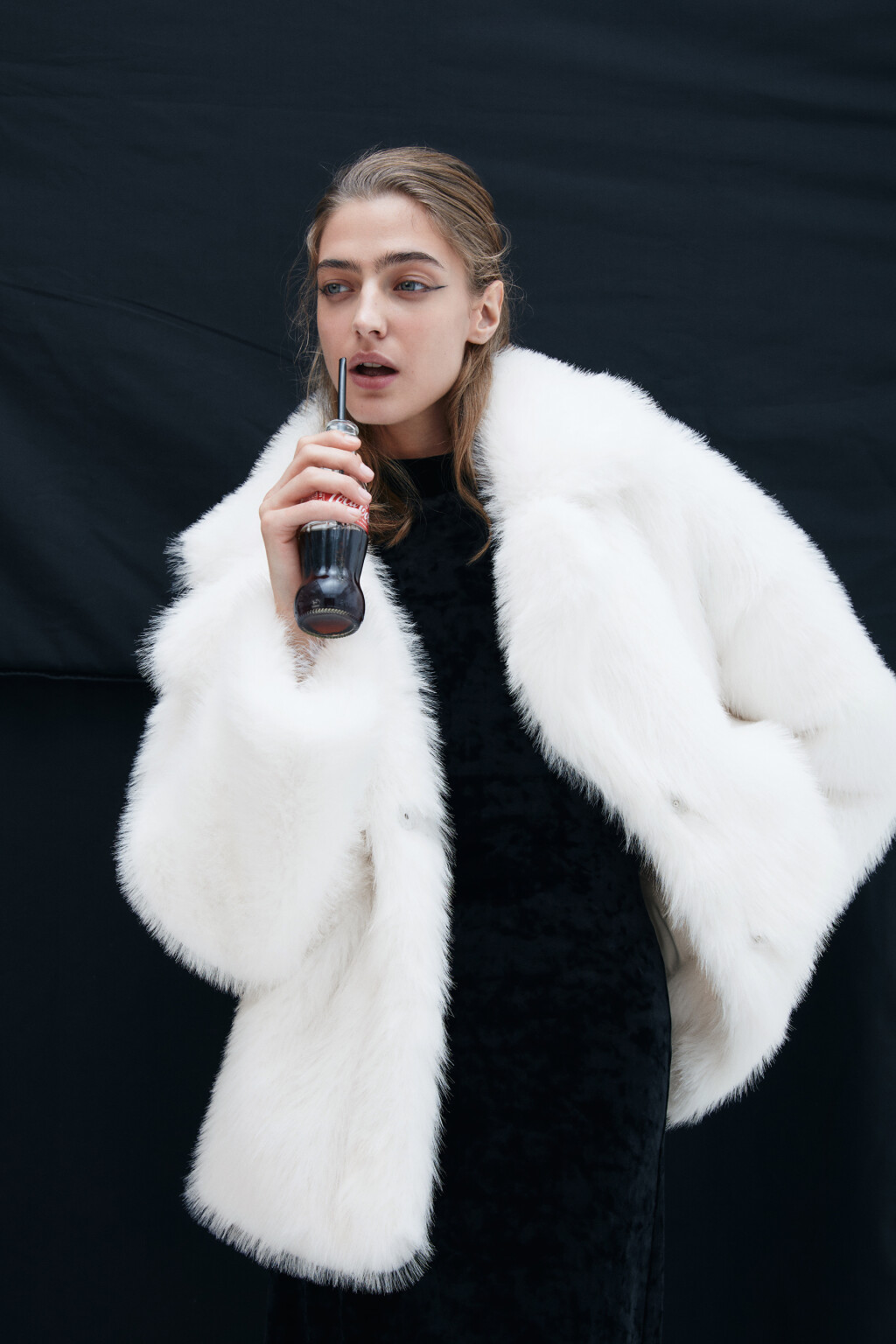 Шуба короткая из искусственного меха - цвет белый - 1