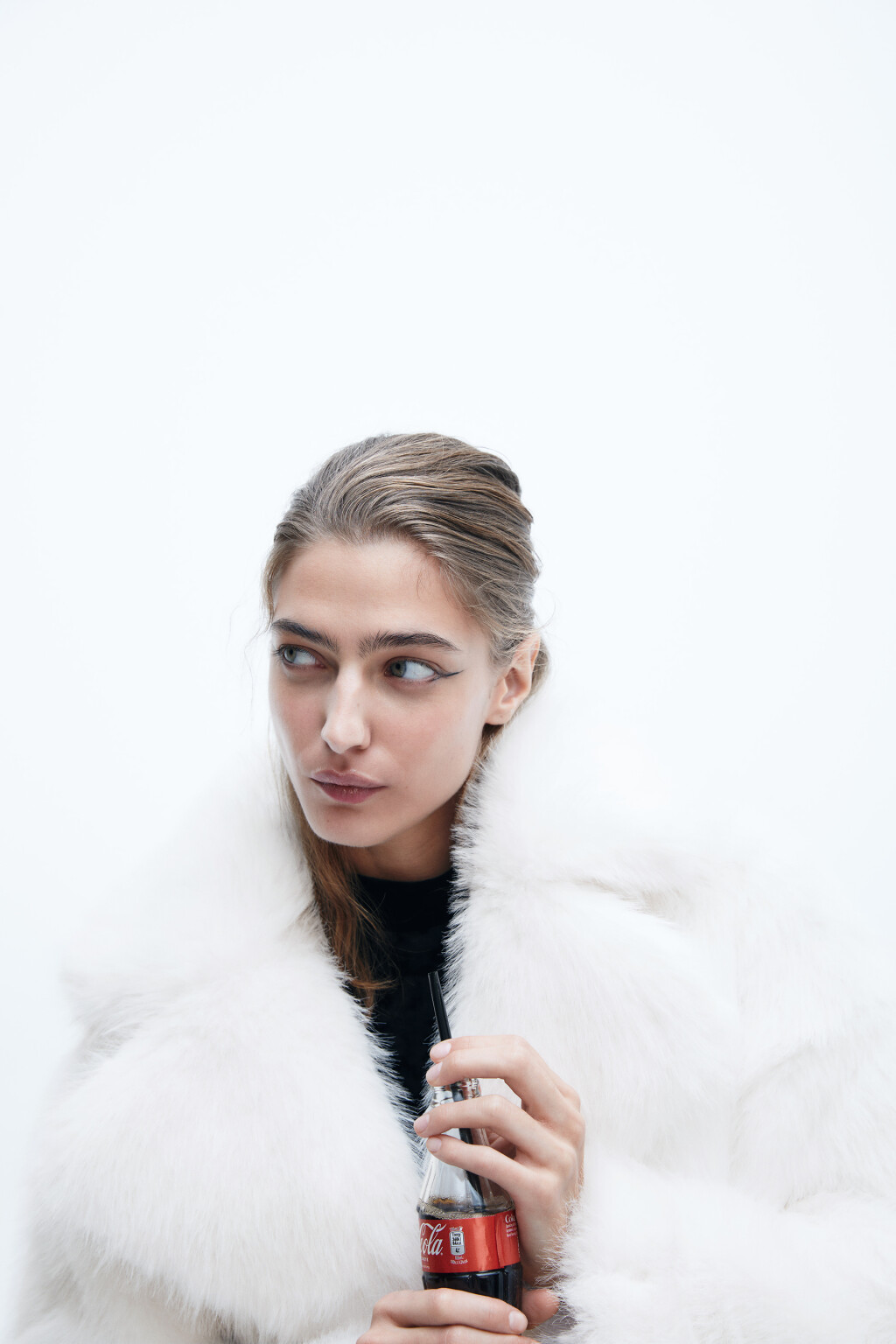 Шуба короткая из искусственного меха - цвет белый - 3