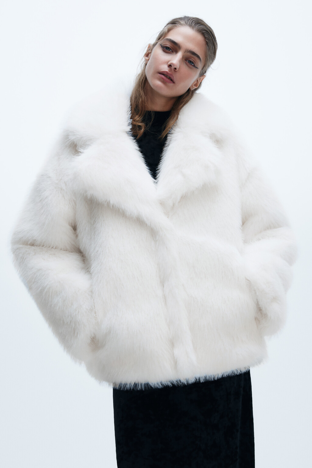 Шуба короткая из искусственного меха - цвет белый - 4