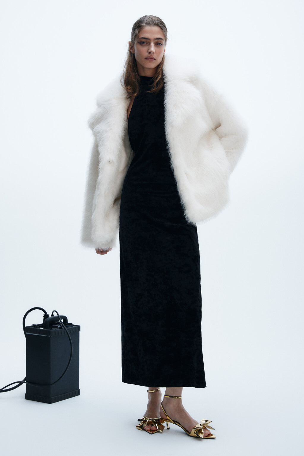 Шуба короткая из искусственного меха - цвет белый - 6