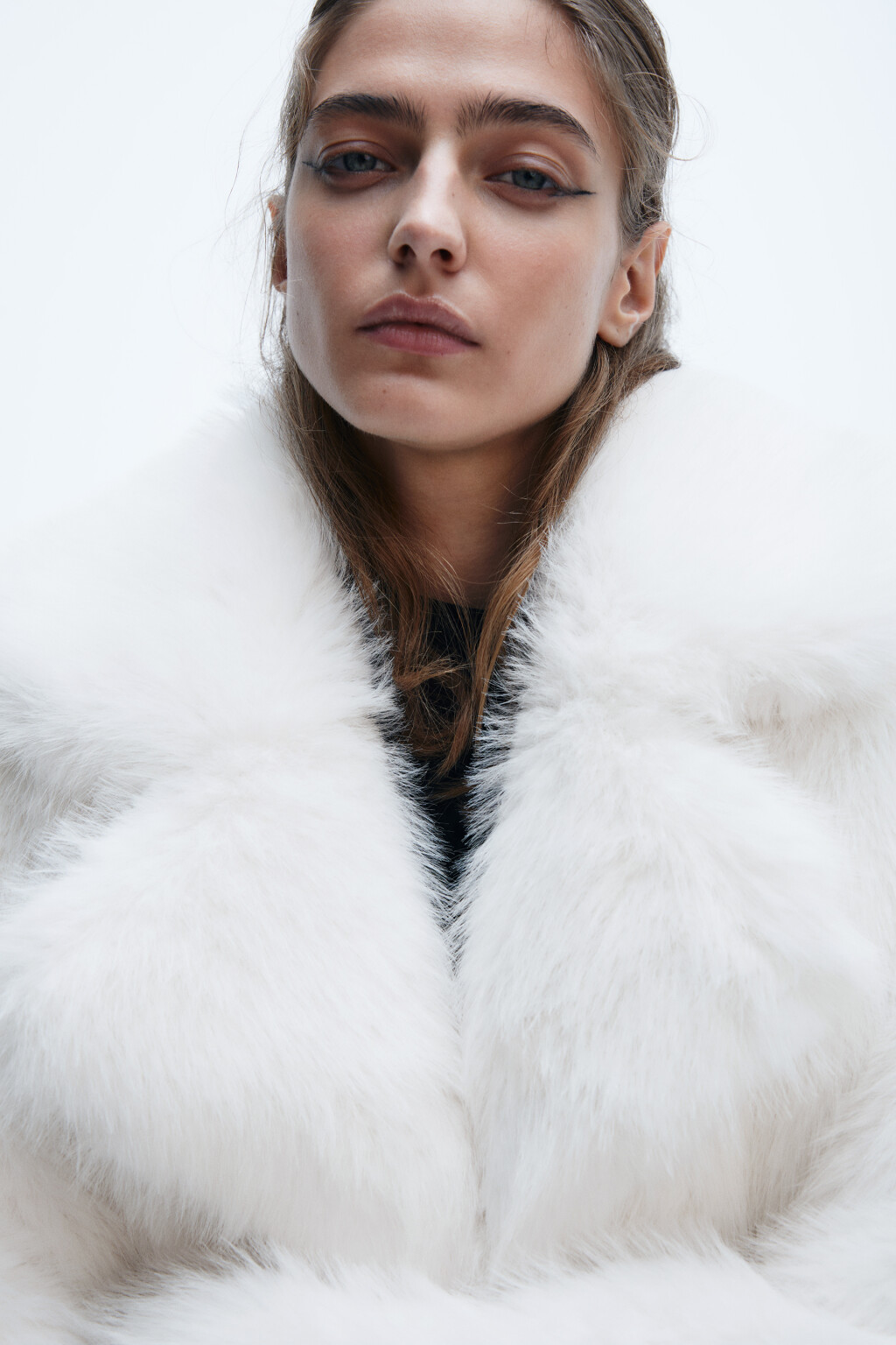 Шуба короткая из искусственного меха - цвет белый - 7
