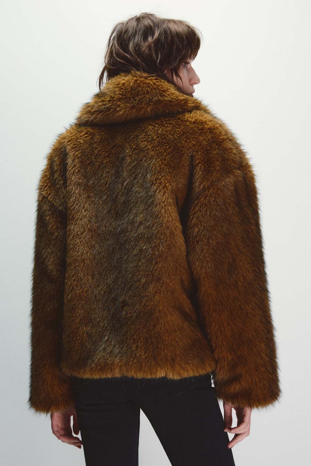 Шуба короткая с длинным ворсом - цвет коричневый - 4