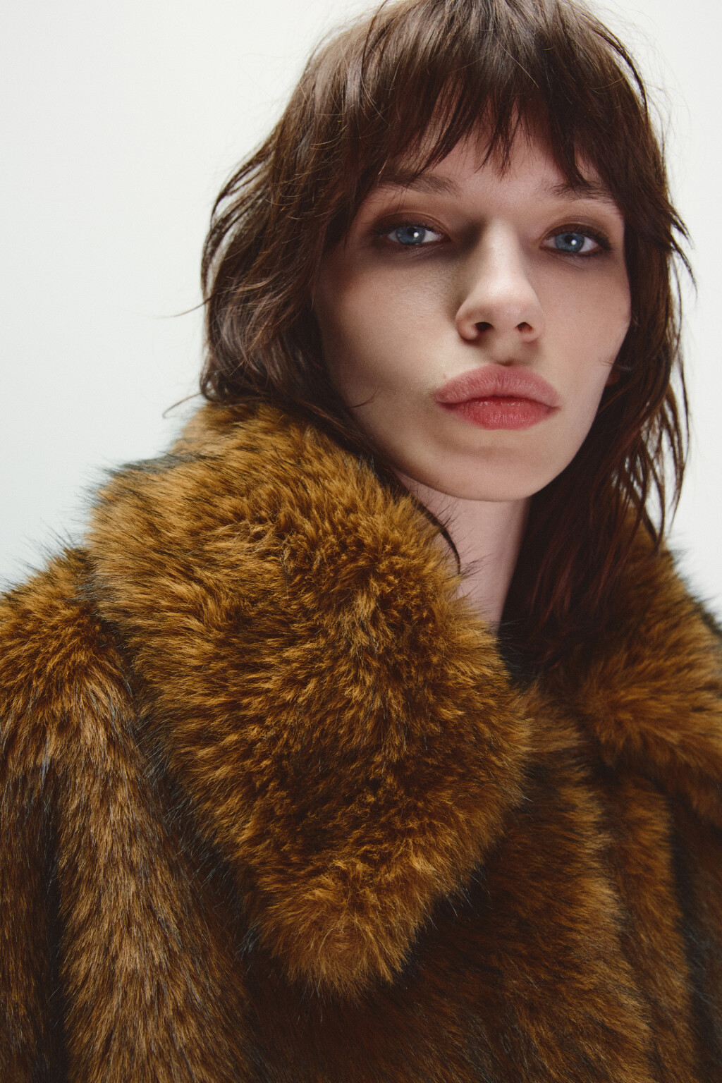 Шуба короткая с длинным ворсом - цвет коричневый - 6