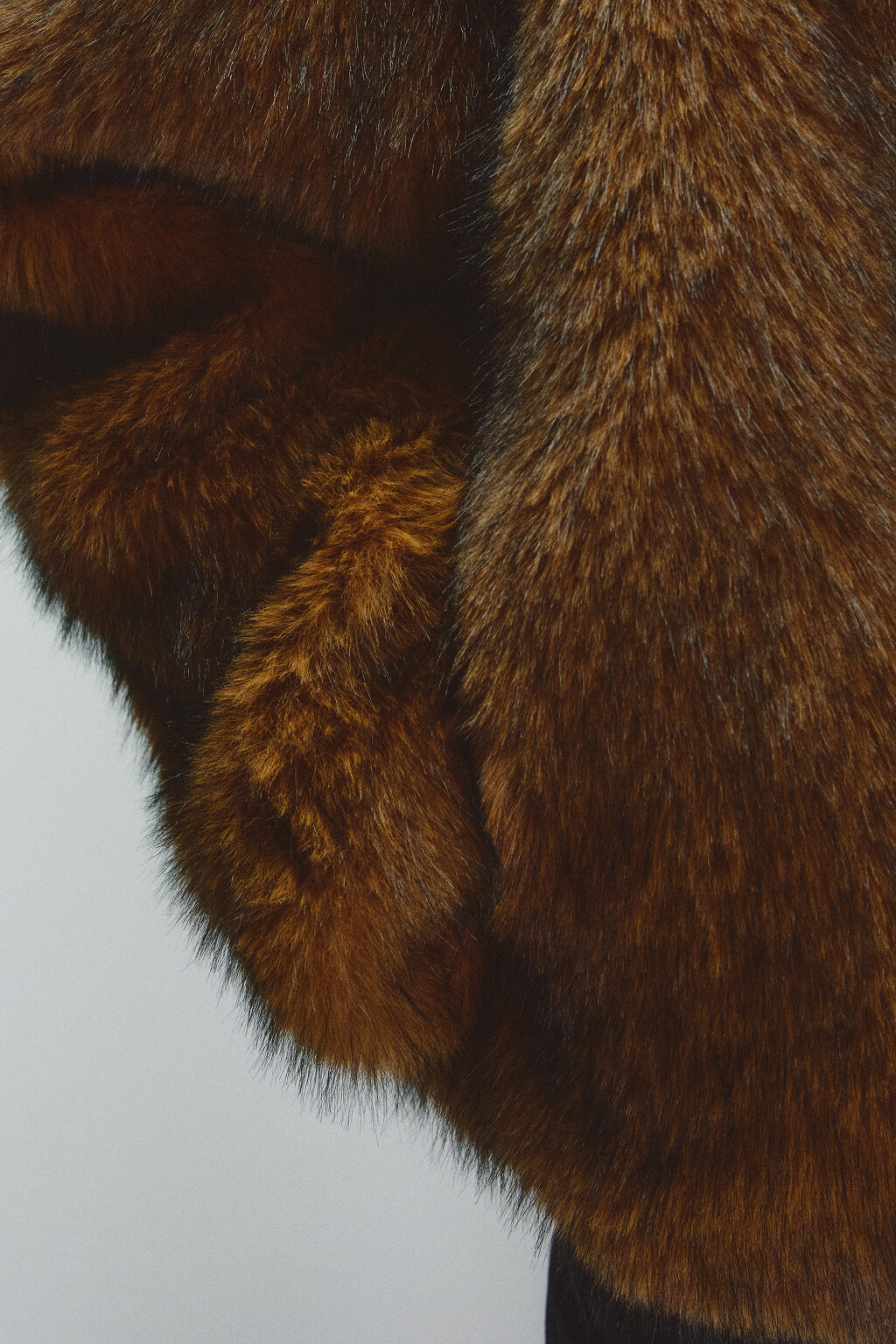 Шуба короткая с длинным ворсом - цвет коричневый - 7