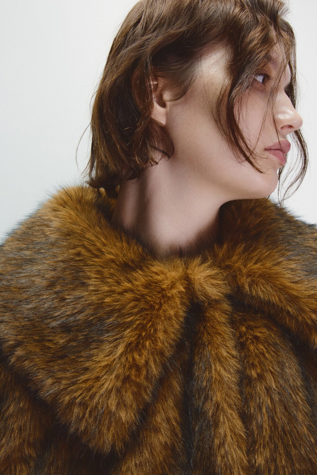 Шуба короткая с длинным ворсом - цвет коричневый - 5