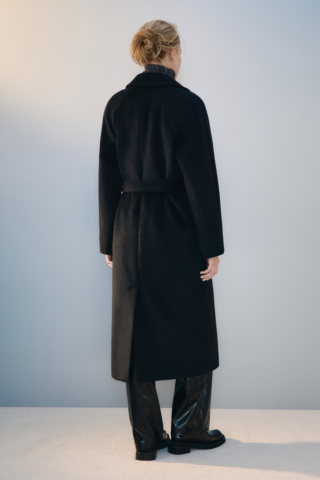 Пальто длинное драповое с поясом - цвет черный - 3