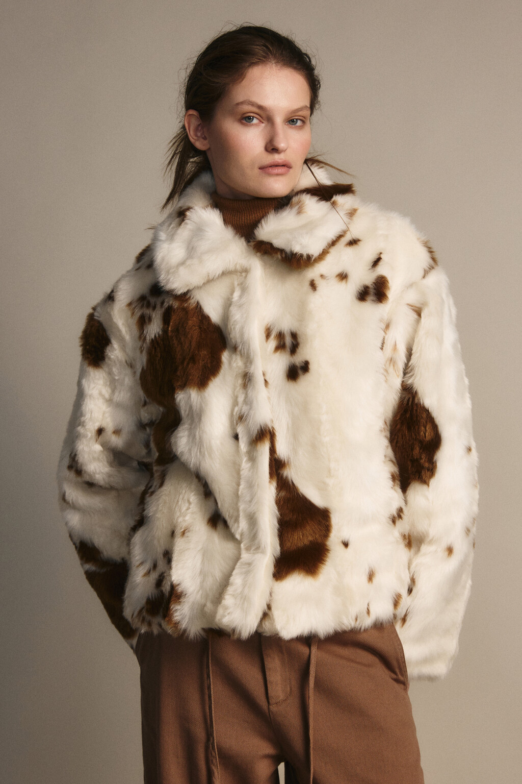 Куртка из меха с коровьим принтом - цвет мультиколор - 4
