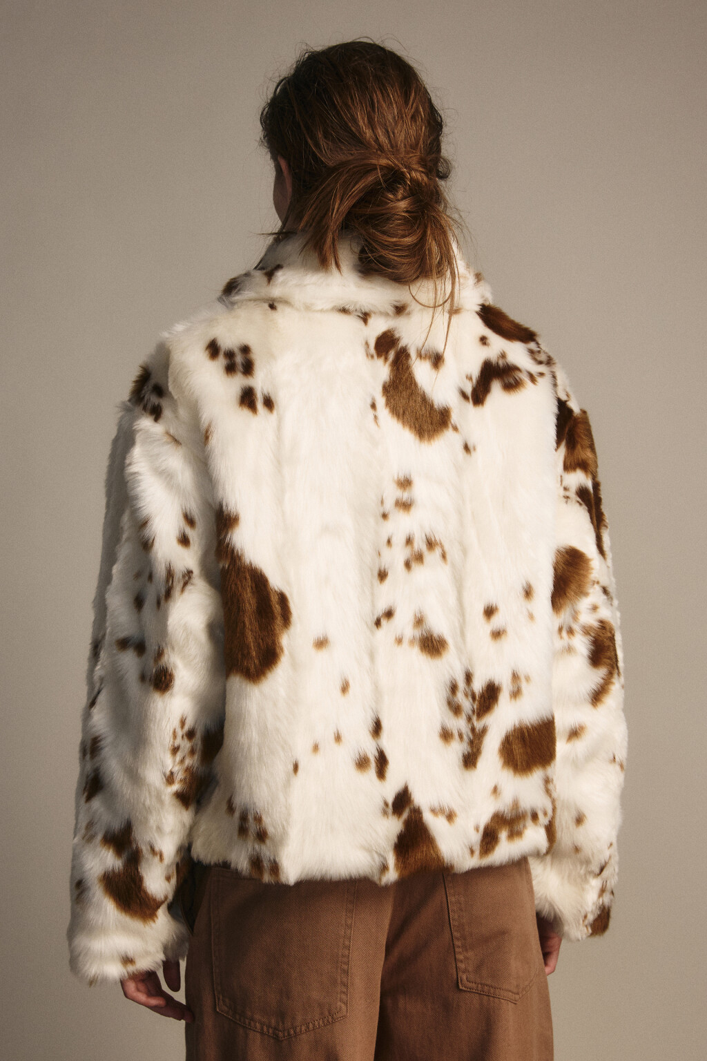 Куртка из меха с коровьим принтом - цвет мультиколор - 5