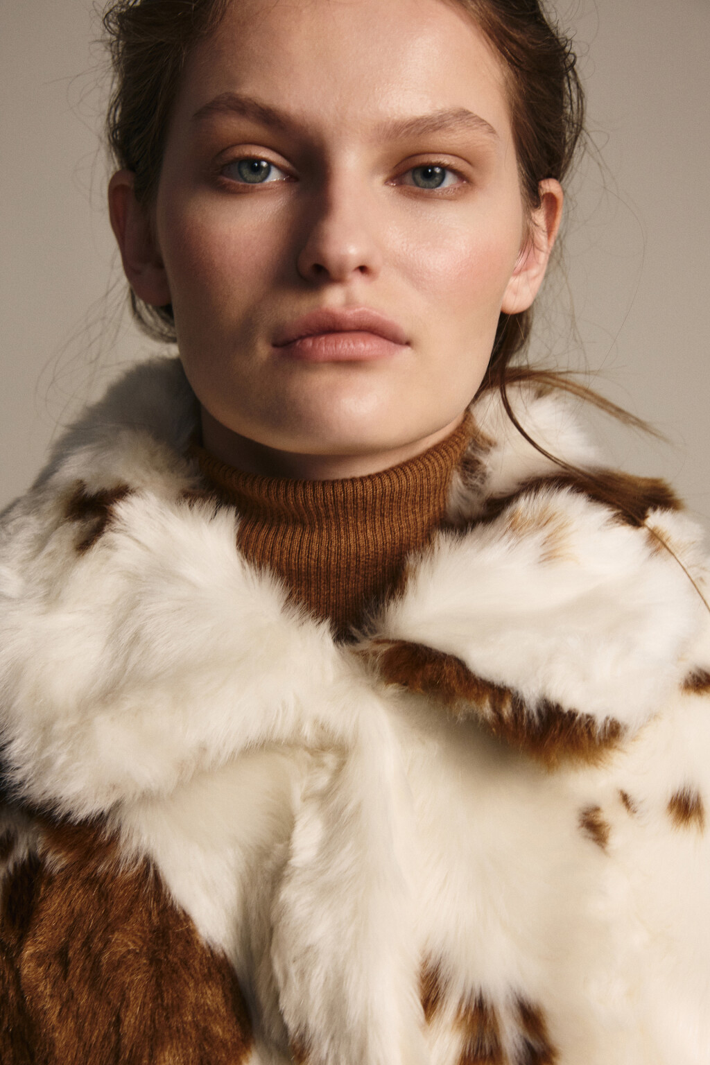 Куртка из меха с коровьим принтом - цвет мультиколор - 7