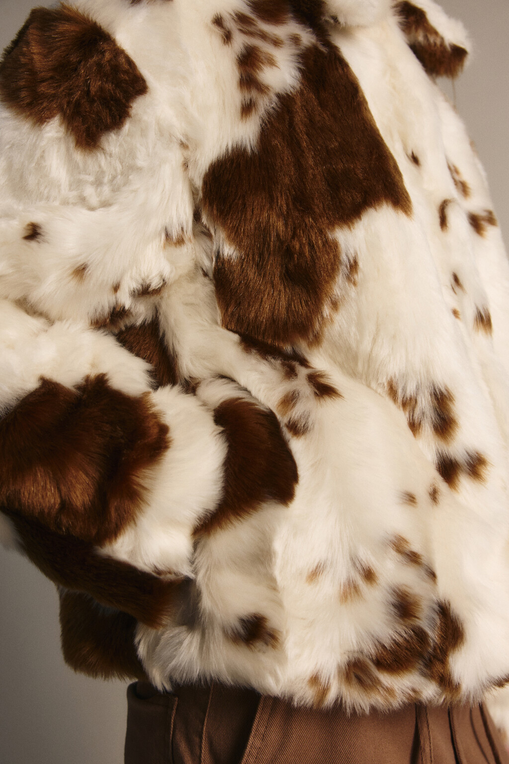 Куртка из меха с коровьим принтом - цвет мультиколор - 8