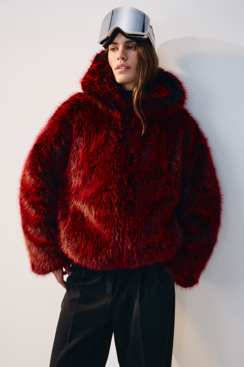 Шуба короткая с капюшоном - цвет красный - 4