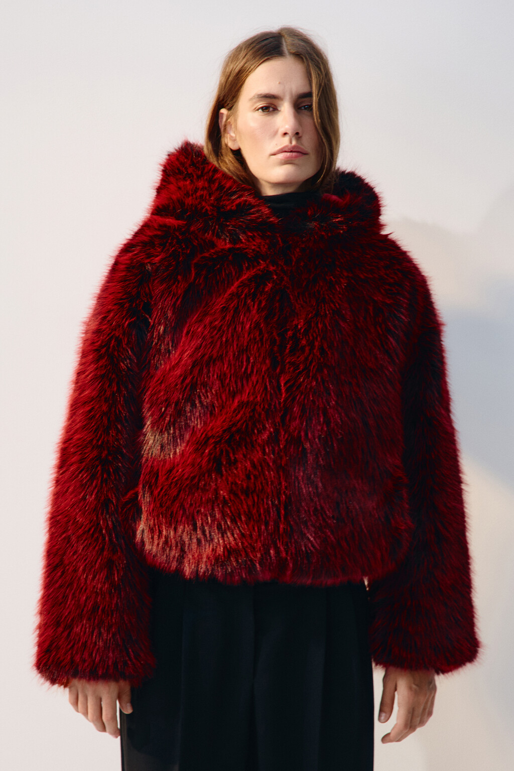 Шуба короткая с капюшоном - цвет красный - 5