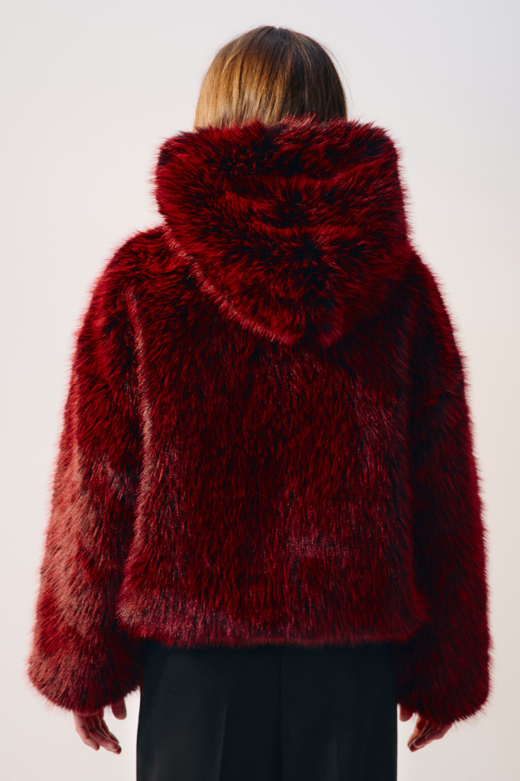 Шуба короткая с капюшоном - цвет красный - 6